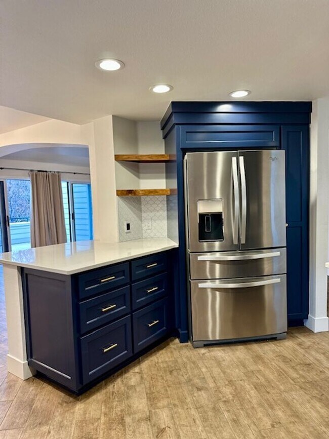 Building Photo - Riverfront Gated 2 Bedroom Luxury Condo!!