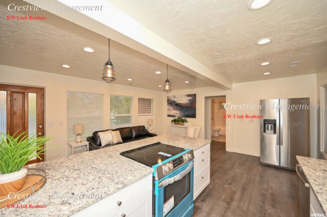 Building Photo - Martin Triplex