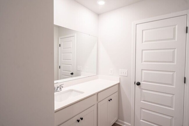 Building Photo - 142 Geranium Wy