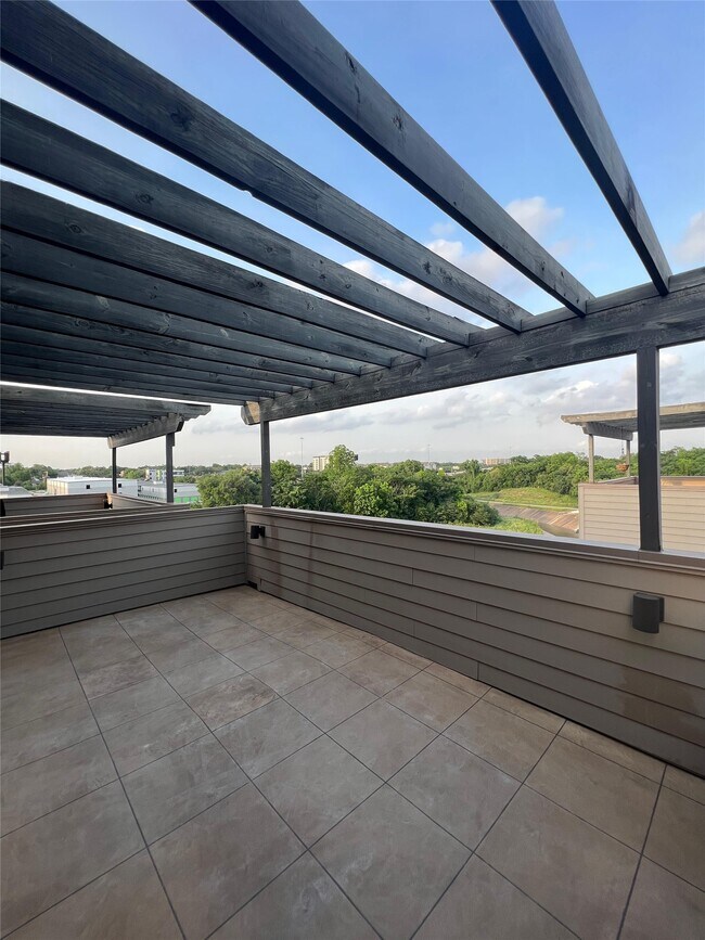 Building Photo - 194 Harvard St