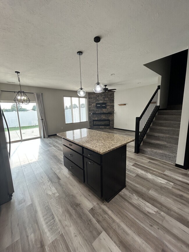 Building Photo - 2454 Waterpark Loop SE