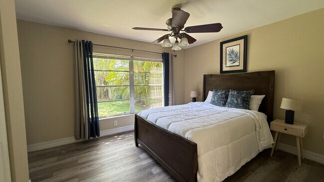 Building Photo - Charming 2/2 Seasonal Rental in Sarasota – Minutes from the Beach! Private Courtyard Included!!