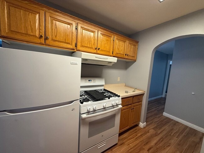 Building Photo - Spacious 2BR Edina Condo with Updated Interior, Outdoor Pool & Underground Parking