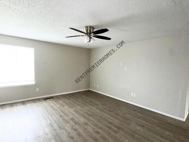 Building Photo - 2228 S Whitbourne Pl