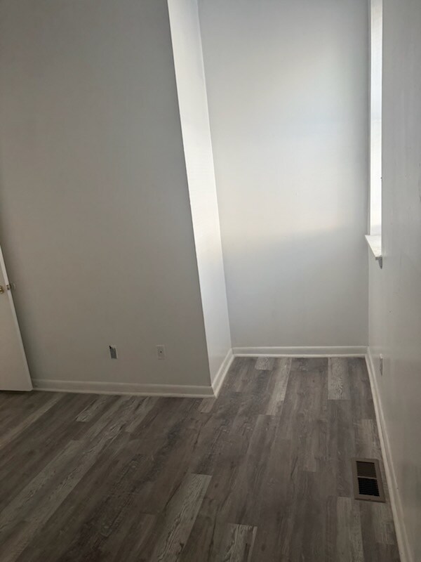 Building Photo - 401 S Jackson St