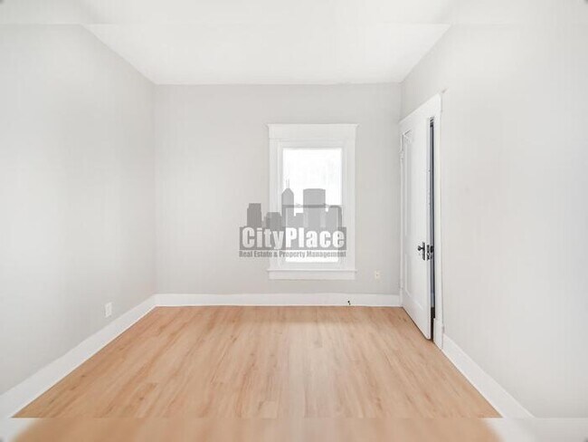 Building Photo - 3027 Boulevard Pl