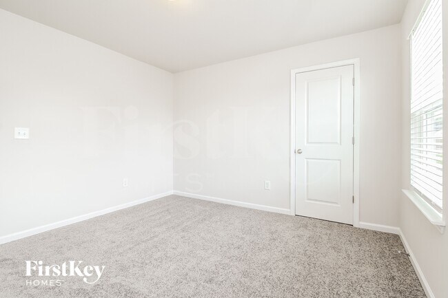 Building Photo - 3 Ramblehurst Rd