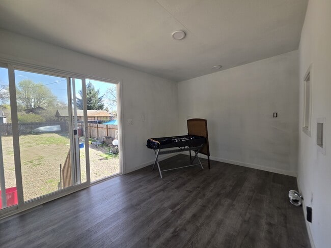 Building Photo - 1060-KE1060 15th St NE