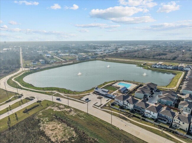 Building Photo - 700 Topwater Trl