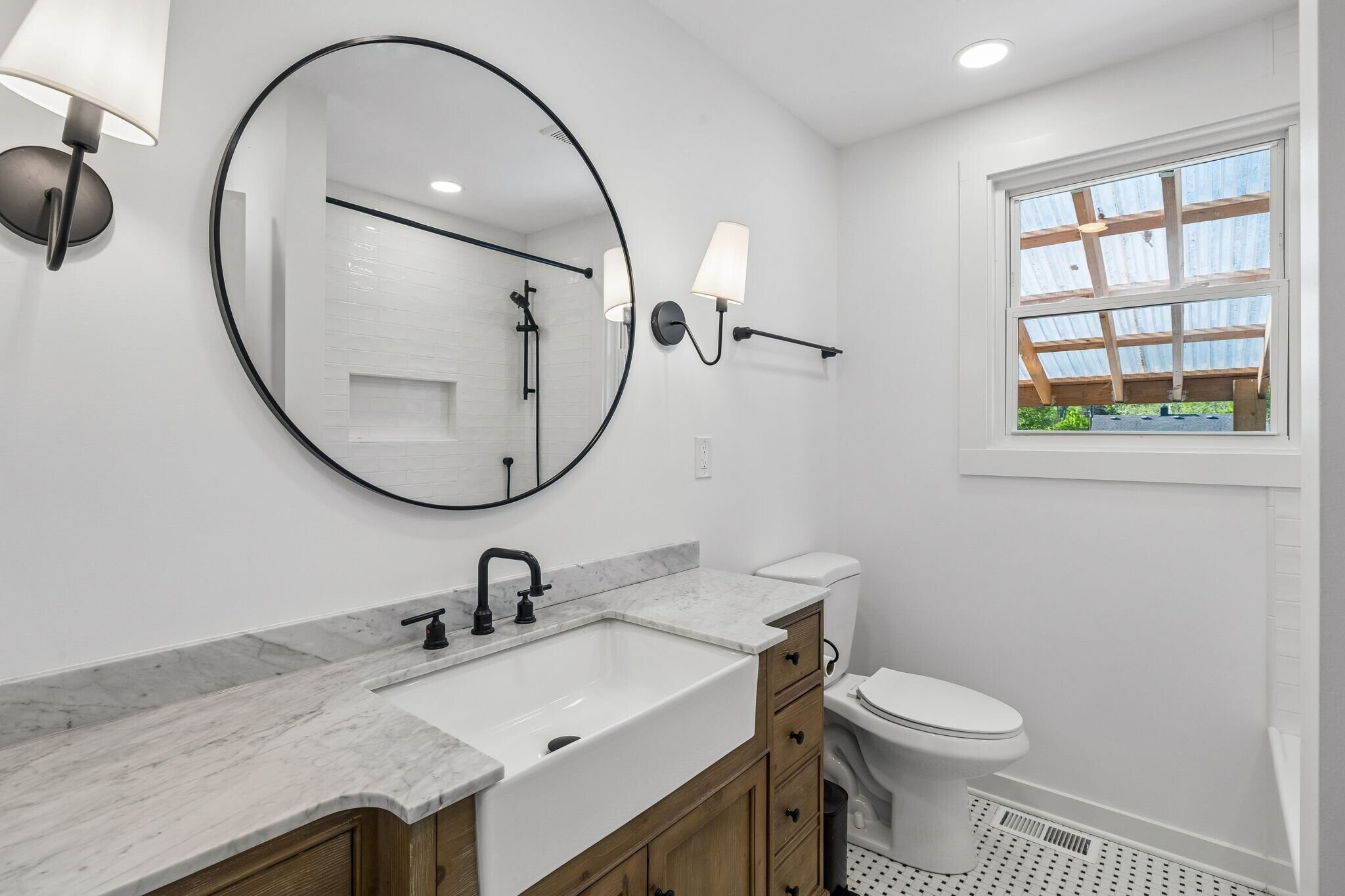 Building Photo - 902 Broadmoor Dr