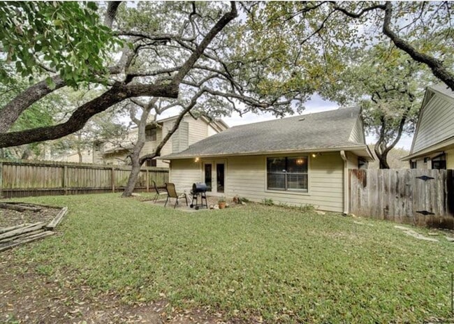 Building Photo - 9518 Topridge Dr