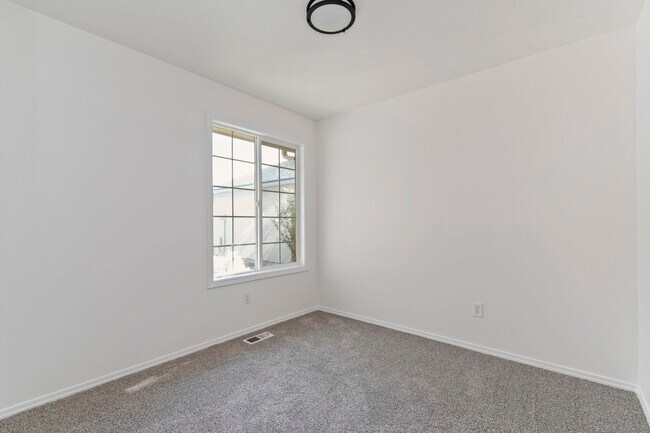 Building Photo - 4467 S Falconrest Way