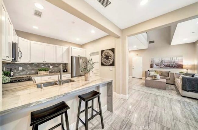 Building Photo - 16 Shelburne St