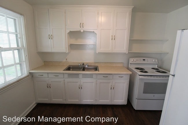 Building Photo - 4409 S Parkway Dr