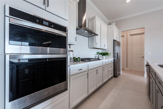 Building Photo - 627 SE Boboli Way