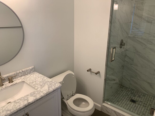 Building Photo - Newly Remodeled 3 Br 2 Ba Home in West Hills