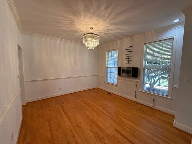 Building Photo - 935 Charter Oaks Dr