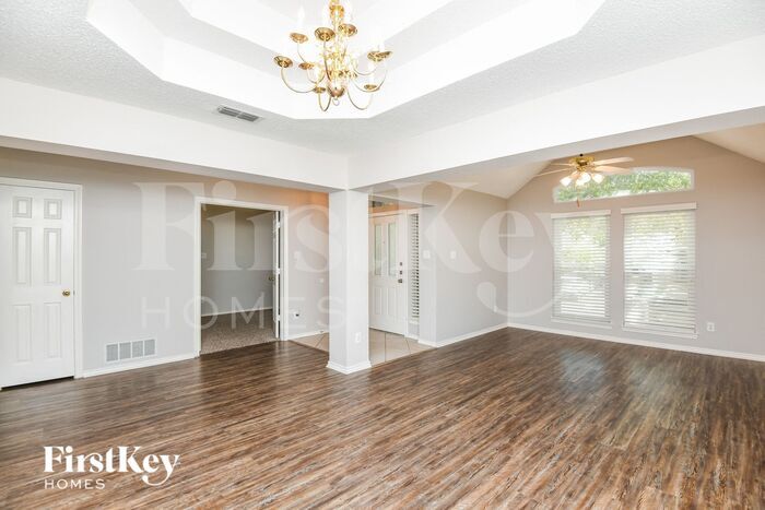 Building Photo - 4732 Lennon Ave