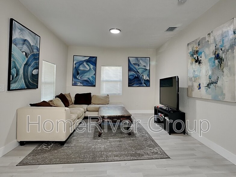 Primary Photo - 2423 E 19th Ave