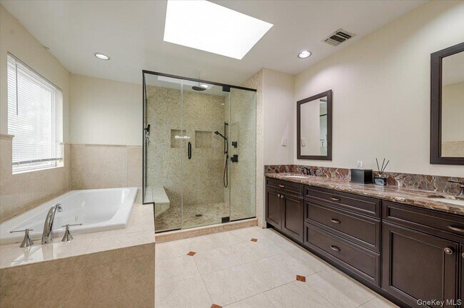 Building Photo - 11 Drury Ln