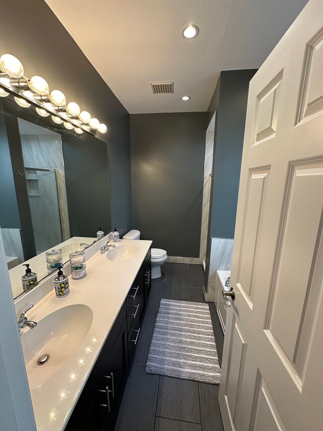 Building Photo - 750 N Willard Ct