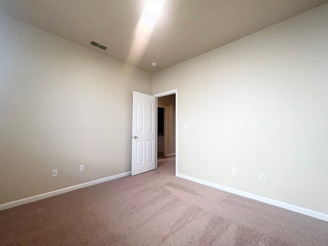 Building Photo - 1732 Hiawatha Dr