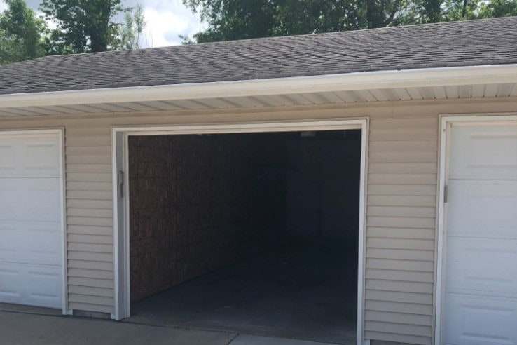 Building Photo - 641 E 46th St