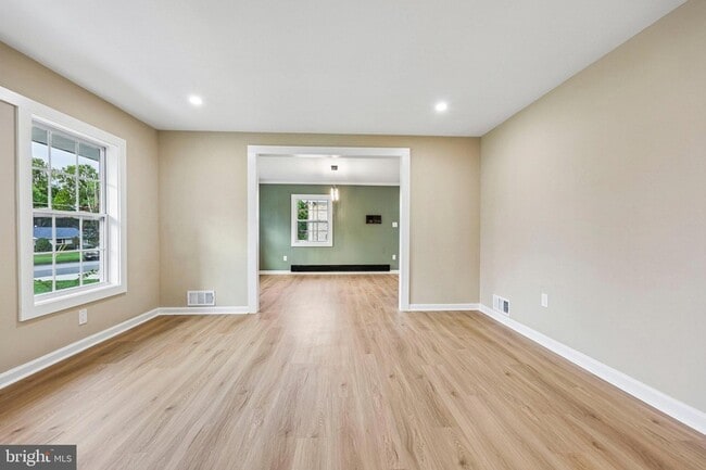Building Photo - 7200 Vellex Ln