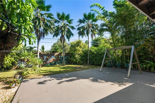 Building Photo - 1333 SW 16th St