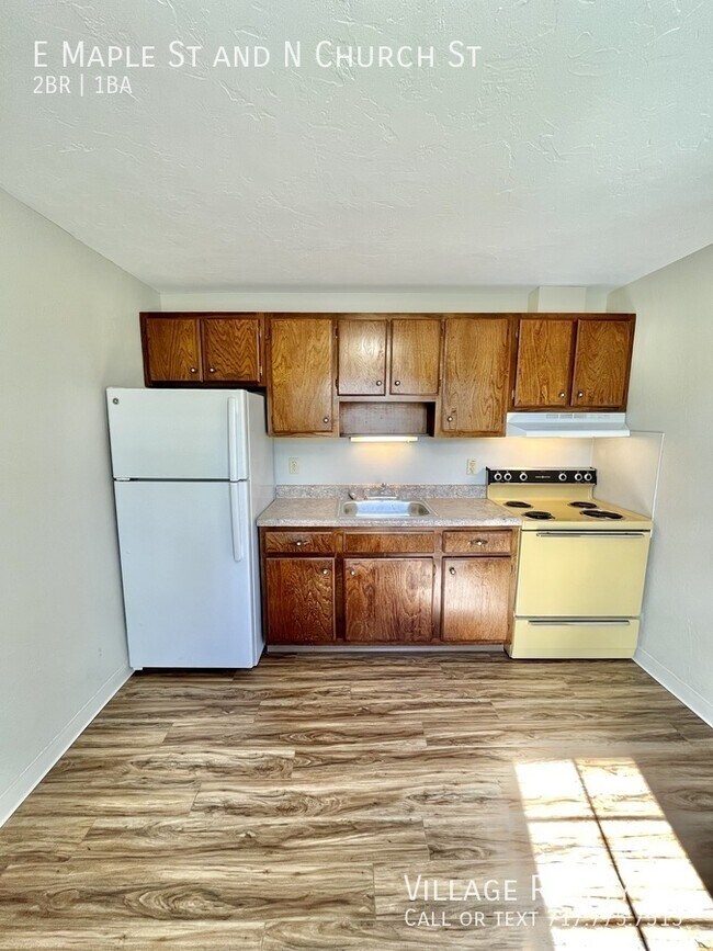 Building Photo - 361 E Maple St