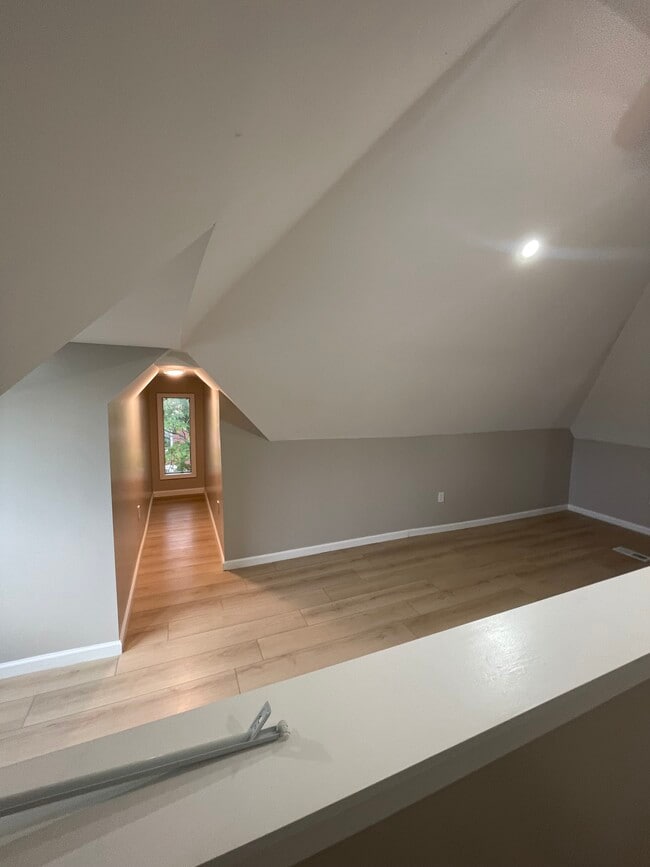 Bed suite 2 - 805 S 17th St