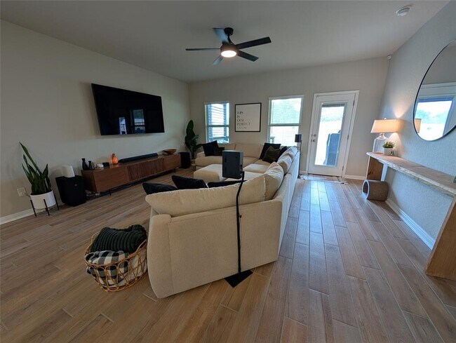 Building Photo - 3030 Charyn Wy