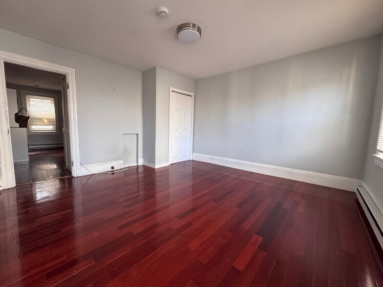 Building Photo - 265 Bolton St