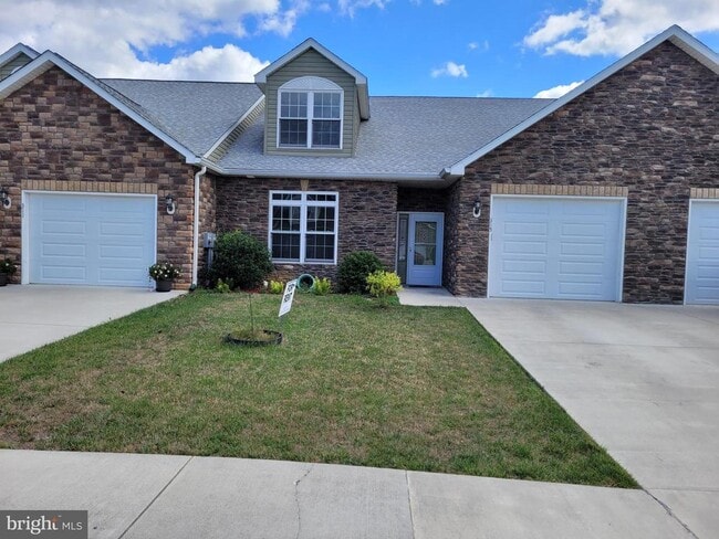 Building Photo - 315 Baltusrol Dr
