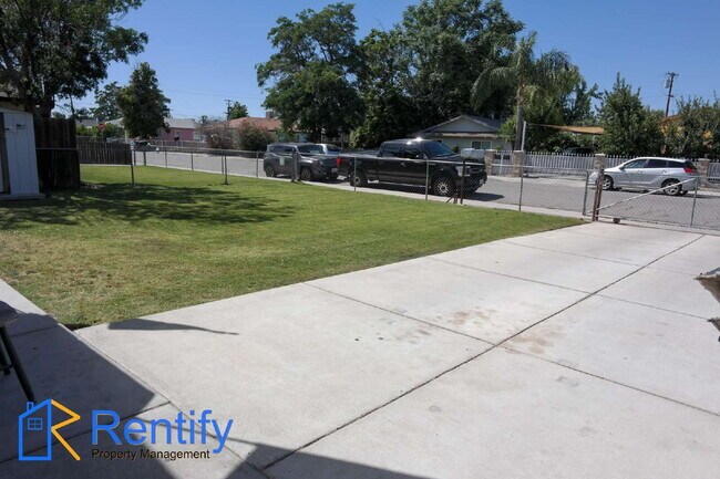 Building Photo - 3-Bed, 2-Bath in North Bakersfield – Only for $1,495