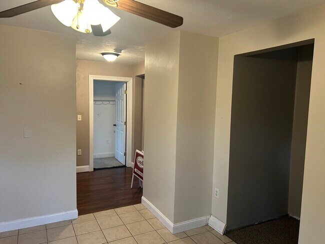 Building Photo - 31 Wellington St