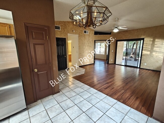 Building Photo - 9073 N Tiger Eye Way