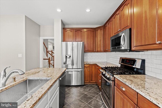 Building Photo - 306 S Fayette St