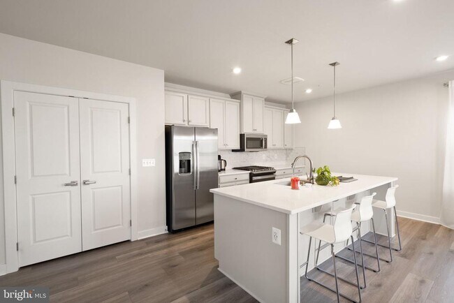 Building Photo - 46294 Mount Milstead Ter