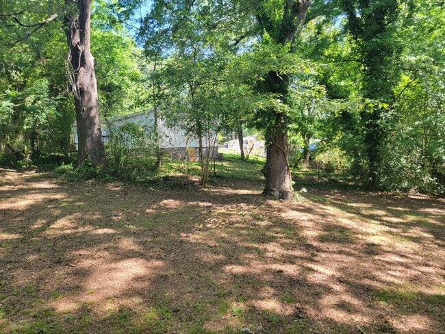 Building Photo - Rent 2 Get 2 Rooms for Free- This home is Priced as a 2bdrm in Intown Atlanta