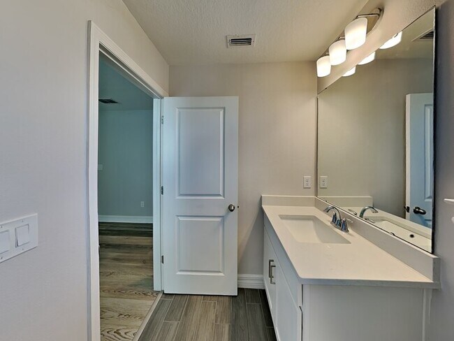 Building Photo - 1103 Silo Dr