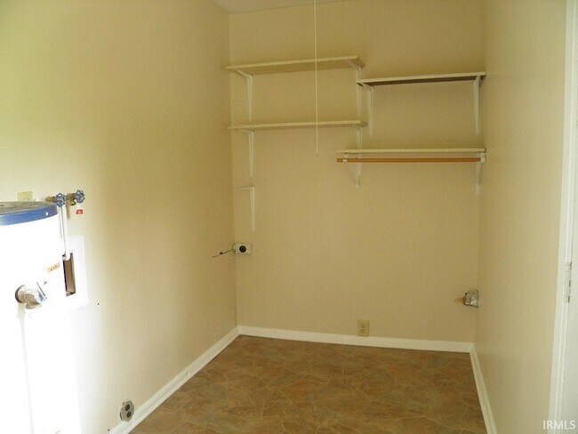 Building Photo - 3501 N Kingsley Dr