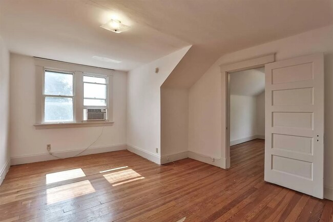 Building Photo - 476 Compton Rd