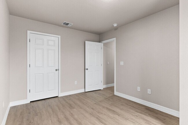 Building Photo - 804 White Meadow Ln