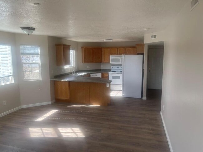 Building Photo - 129 Daybreak Ln