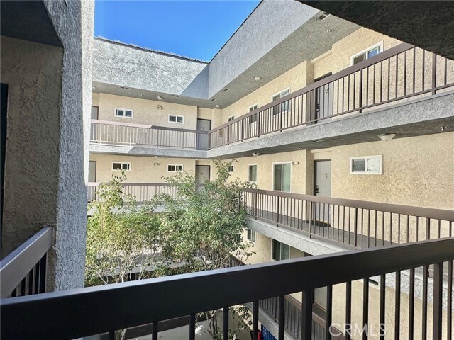 Building Photo - 1052 S Mariposa Ave