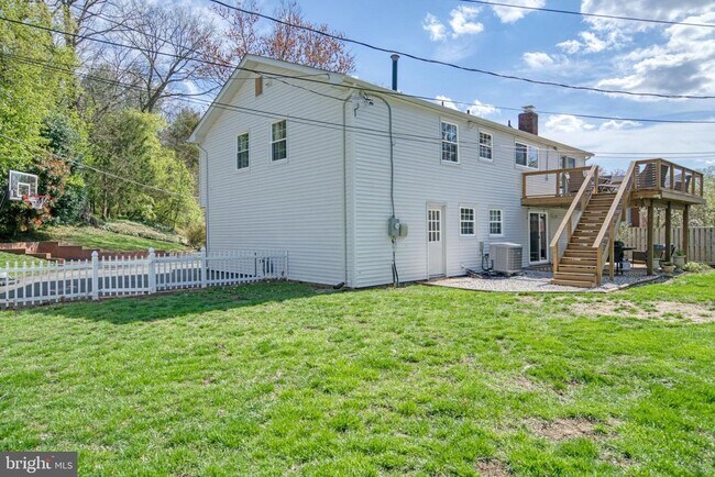 Building Photo - 12805 Point Pleasant Dr