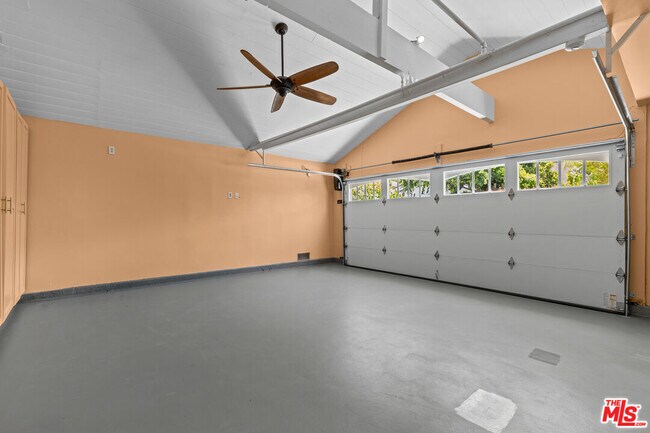 Building Photo - 1314 Avenida de Cortez