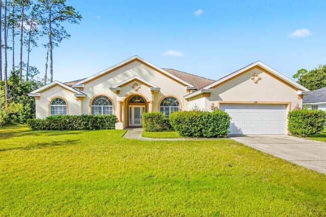 Building Photo - Close to Town Center and Shopping