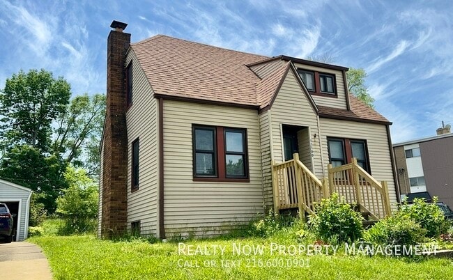 Building Photo - 11100 Lincoln Ave